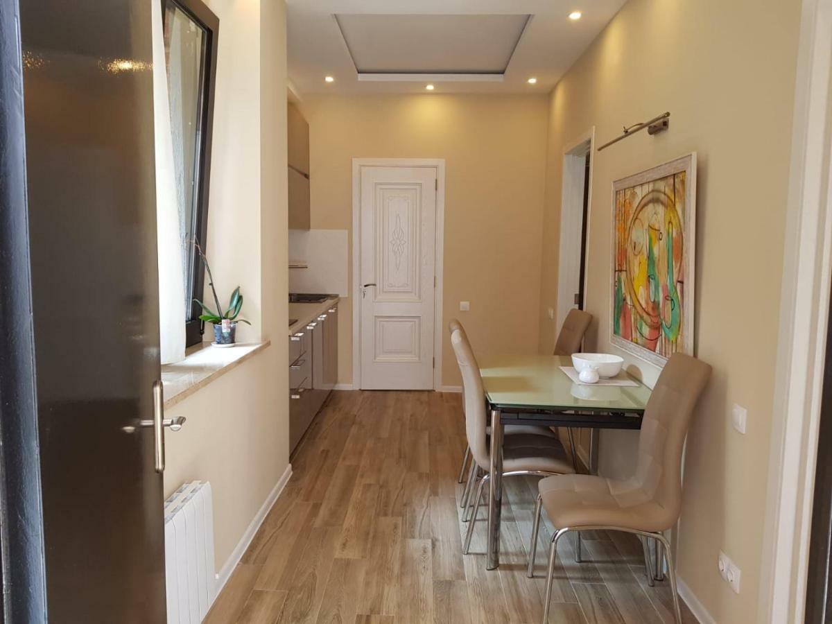 Apart Hotel Avlabari Yard 第比利斯 外观 照片